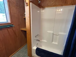Detta är ett stort, vackert hem med plats för 12! Med tre sovrum och två badrum, är denna stuga - Image 4