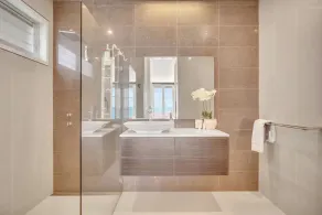 Royal Retreat: Luxury Beachfront View - Image 2