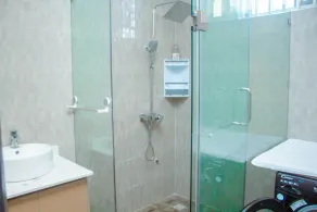 Lovely 1-Bedroom home in Tema - Community 3 - Image 5