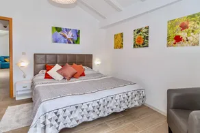 Apartment CLARA with 2 terraces with sea view 30m from the beach - Image 3