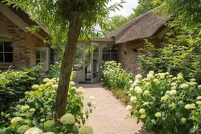 A luxury studio for 2 people which feels like a loft / hotel suite. With a private kitchen, an infrared sauna, and a lovely terrace. Directly located by the moors of Ermelo, and you can easily walk into the Speulder Forest through the gate. - Image 5