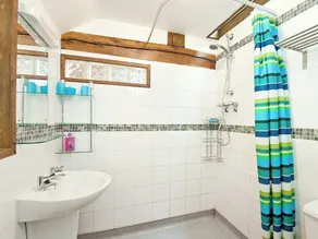 2 bedroom accommodation in Llanerfyl - Image 2