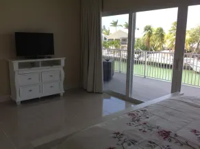 Kanalfront mit Pool und 50 Fuß Dock auf jeder Seite / Cabana Club inklusive! - Image 3