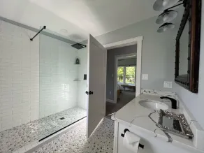New & Modern, Lakeside Home - Image 2