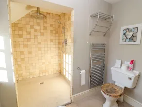 GARDEN COTTAGE, pet friendly, character holiday cottage in Doncaster - Image 4