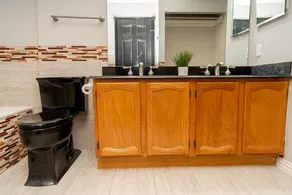 Modernes Haus mit 2 Schlafzimmern, Dachboden und einem Kamin im Wohnzimmer! - Image 2