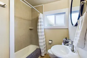 Quiet home with EV charging.  - Image 2