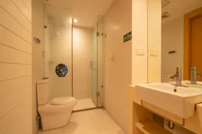 Private-Enjoyed Home Stanley International Apartment - Image 2