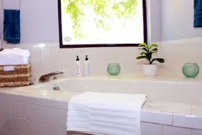 Modern and stylish 3 bedroom with large layout floor plan - Image 2