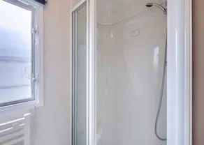 Caravane avec 3 chambres à coucher pour 6 personnes - Image 2