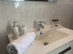 Appartements dans résidence privée vue mer, calme et proche des commerces plages - Image 3