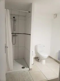 2 Bedroom Apartment in Anduze - Image 2