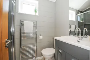 17 Meadow Retreat - Image 2