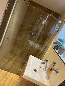 Nuevo y hermoso apartamento con jardín privado en el patio - Image 2