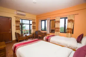 Chambre avec vue sur la montagne, plancher élevé, climatisation, douche chaude 24h / 24 - Image 4