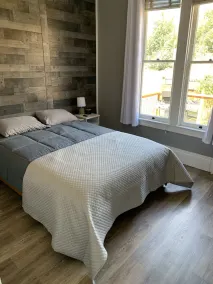 Restored farmhouse with acres of privacy - Image 4