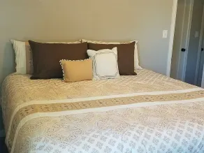 Jolie maison neuve de 3 chambres rénovée - Image 4