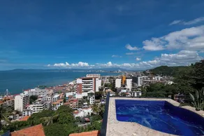 Rooftop 1-BR Penthouse Ocean & Sunset Views and Private Hot Tub at Luxury Resort - Image 2