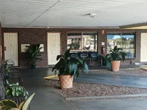 Macintyre Motor Inn - Image 5
