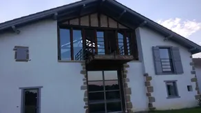 Familiehus i et typisk baskisk hus mellem hav og bjerge - Image 3