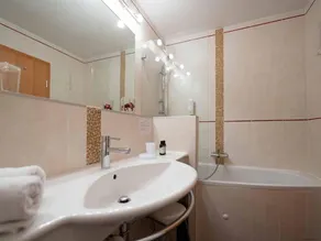 Guardian Angel Suite incl. breakfast & lake view - All Suite Hotel Garni Leithner - Image 3