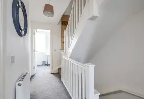 4 bed townhouse with rear garden and FREE parking - Image 3