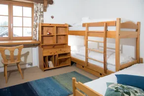 Apartment with ski-in ski-out access and fireplace - Image 4