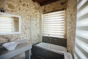 Sea view villa with swimming pool, jacuzzi and steam bath - Image 4
