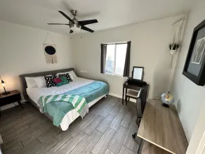Artsy Modern Downtown 2 Bed Home with Garage & Backyard. Pet friendly! - Image 5