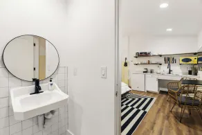 Kawelohea Studio suite. ʻoluʻolu komo - Image 3