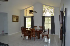 Lakefront Home on Lake Griffin / Harris chain of lakes and close to the Villages - Image 2