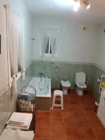 Ejendom med panoramaudsigt og privat pool - Image 4