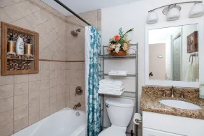 4 Bedroom 2.5 Bath Sleep 10- near Carowinds & next to lake Park - Image 5