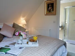 2 bedroom accommodation in Ardingly, near Haywards Heath - Image 5
