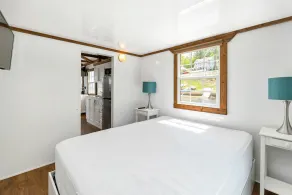 🌟 Unique Houseboat Experience on Lake Winnipesaukee - Harborside 🚤🌊 - Image 4
