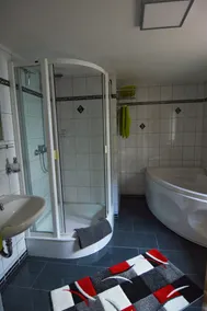 3 bedrooms, 2 bathrooms, spacious living room, WiFi, quiet location, modern, stylish, - Image 3