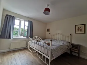 2 bed right on Leith Walk 15 min walk to Waverly ! - Image 4