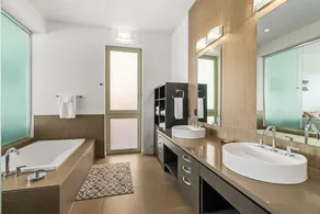 Relaxing Modern Oceanfront Suite–Sleeps 4 adults. - Image 2