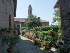 Guest House in Monferrato with Castle Views - Image 3