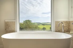 Boutique Ferienhäuser mit Blick auf Byron Bay - Image 3