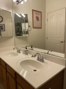 Lakeside family friendly home—close to everything! - Image 2