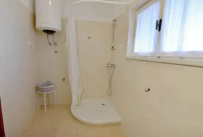 Holiday apartment with air conditioning - Image 3