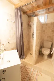 Hervorragendes komfortables Bauernhaus in einem kleinen Dorf vor den Toren von Uzès - Image 2