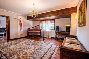8 Chambres. 600 m2,Maison. 3000 m2 Jardin. 500 m2 de Parking. - Image 2