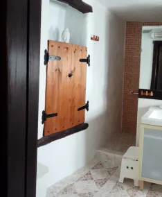 Spaziosa casa situata nel punto strategico dell'isola - Image 3