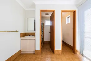 Ninettas View - Budget beachside accommodation - Image 4
