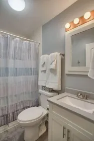 Quiet Updated Cottage in Urbana Near UIUC Campus - Image 3