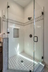 Private Pool & Hot-tub! Walk Downtown; Large Porch; King Beds; Spacious - Image 4