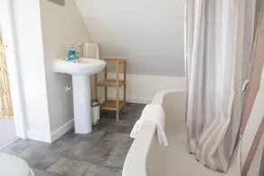 One-bedroom Cottage in Llangollen, No Deposit - Image 3