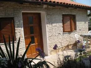 House with garden - Image 5